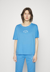 Tommy Hilfiger RELAXED GRAPHIC TEE Sports T-shirt hydrangea blue ФУТБОЛКА RELAXED GRAPHIC Спортивная футболка гортензия синяя