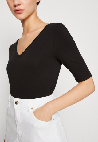 Tommy Hilfiger MODERN CO EA V-NK SLV Basic T-shirt black MODERN CO EA V-NK SLV Базовая футболка черный