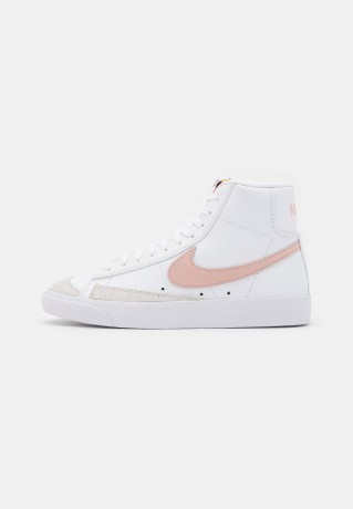 Nike Sportswear BLAZER MID 77 Sneaker high white/pink oxford/black/summit white BLAZER MID 77 Высокие кроссовки женские белый/розовый оксфорд/черный/саммит белый