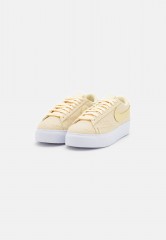 Nike Sportswear BLAZER PLATFORM Sneaker low lemon drop/coconut milk/white BLAZER PLATFORM Низкие кроссовки женские лимонная капля/кокосовое молоко/белый