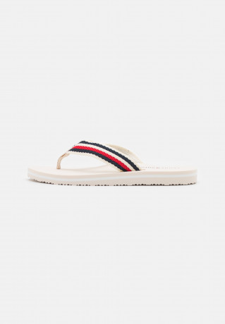 Tommy Hilfiger ESSENTIAL COMFORT  T-bar sandals feather white ESSENTIAL COMFORT Сандалии с Т-образной перемычкой перо белое