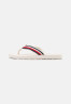 Tommy Hilfiger ESSENTIAL COMFORT  T-bar sandals feather white ESSENTIAL COMFORT Сандалии с Т-образной перемычкой перо белое