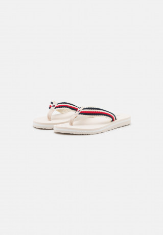 Tommy Hilfiger ESSENTIAL COMFORT  T-bar sandals feather white ESSENTIAL COMFORT Сандалии с Т-образной перемычкой перо белое