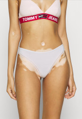 Tommy Hilfiger THONG 3 PACK Thong black/ivory/pale pink НАБОР 3 КОМПЛЕКТА ТРЕНАЖЕЙ Стринги черный/слоновая кость/бледно-розовый