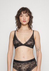 Tommy Hilfiger ELONGATED  Triangle bra black УДЛИНЕННЫЕ Бюстгальтер с треугольными чашечками черный