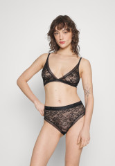 Tommy Hilfiger ELONGATED  Triangle bra black УДЛИНЕННЫЕ Бюстгальтер с треугольными чашечками черный