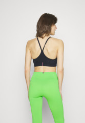 Tommy Hilfiger ESSENTIALS LOW BRA Light support sports bra desert sky ESSENTIALS LOW BRA Спортивный бюстгальтер с легкой поддержкой небо пустыни