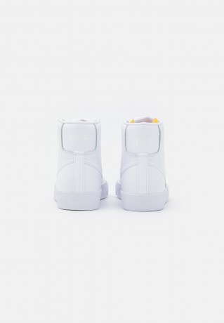Nike Sportswear BLAZER MID 77 Sneaker high white/black BLAZER MID 77 Высокие кроссовки женские белый черный