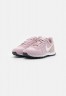 Nike Sportswear NIKE INTERNATIONALIST DAMENSCHUH Sneaker low champagne/white/black ЖЕНСКАЯ ОБУВЬ NIKE INTERNATIONALIST — Низкие кроссовки женские шампань/белый/черный