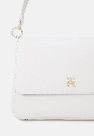 Tommy Hilfiger LIFE SHOULDER BAG Handbag weathered white СУМКА НА ПЛЕЧО LIFE Сумка выветрившийся белый