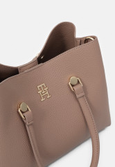 Tommy Hilfiger Handbag oat milk сумочка овсяное молоко