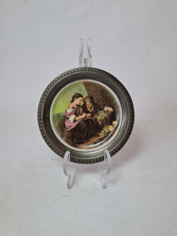 Декоративная тарелка в железной оправе винтажная Neuerer Qualitatsporzellan Bavaria, 12,5 x 2 см, Германия, 1960-70гг.