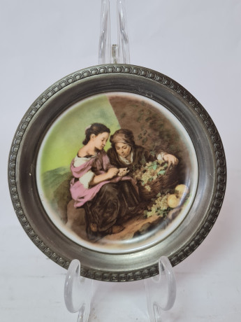 Декоративная тарелка в железной оправе винтажная Neuerer Qualitatsporzellan Bavaria, 12,5 x 2 см, Германия, 1960-70гг.