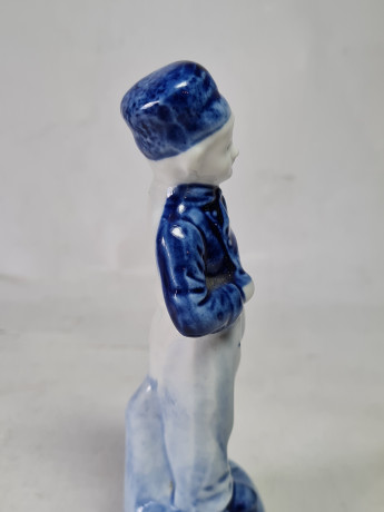 Статуэтка винтажная "Мальчик в сине-голубом костюме", фарфор, 14,5 x 5 см, Германия, 1960-1970гг.