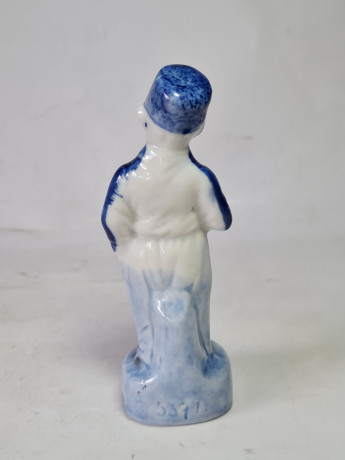 Статуэтка винтажная "Мальчик в сине-голубом костюме", фарфор, 14,5 x 5 см, Германия, 1960-1970гг.