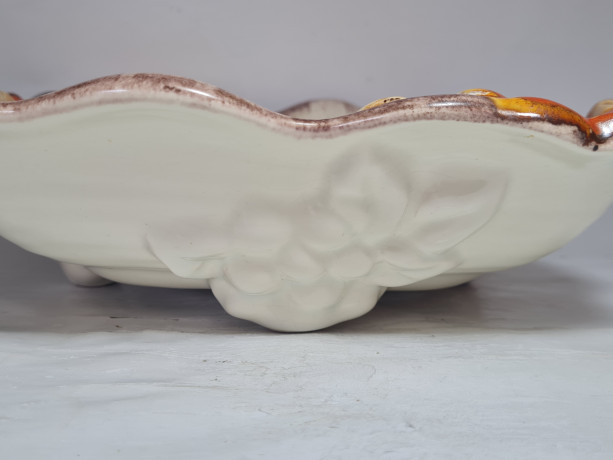 Тарелка винтажная Bohmen с объемным цветочным декором, керамика, 25 х 25 см, Германия, 1960-70гг.