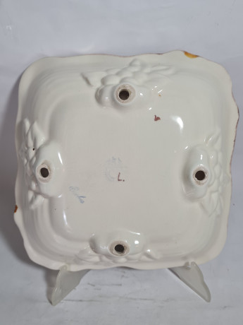 Тарелка винтажная Bohmen с объемным цветочным декором, керамика, 25 х 25 см, Германия, 1960-70гг.