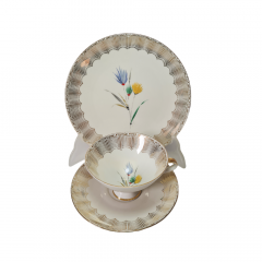 Winterling Marktleuthen Bavaria Чайное трио с позолоченным узором и разноцветными цветами на белом фарфоре, Германия, 1960-70гг.