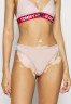 Tommy Hilfiger THONG 3 PACK Thong mineralize/balanced beige/pale pink НАБОР 3 КОМПЛЕКТА ТРЕНАЖЕЙ Стринги минерализованный/сбалансированный бежевый/бледно-розовый