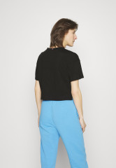 Tommy Hilfiger ESSENTIALS RELAXED CROPPED TEE Sports T-shirt black УКОРОЧЕННАЯ ФУТБОЛКА ESSENTIALS RELAXED Спортивная футболка черный
