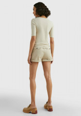 Tommy Hilfiger MODERN CO EA V-NK  SLV Basic T-shirt light sandalwood MODERN CO EA V-NK SLV Базовая футболка светлое сандаловое дерево