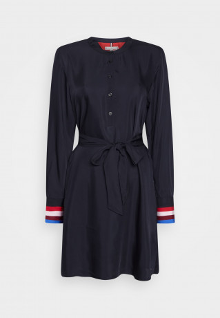 Tommy Hilfiger STRIPE KNEE HENLEY DRESS Shirt dress desert sky ПЛАТЬЕ HENLEY В ПОЛОСКУ Платье-рубашка небо пустыни