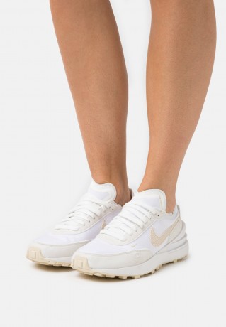Nike Sportswear W WAFFLE ONE ESS Sneaker low summit white/fossil W WAFFLE ONE ESS кроссовки женские низкие саммит белый/ископаемый