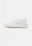 Nike Sportswear W WAFFLE ONE ESS Sneaker low summit white/fossil W WAFFLE ONE ESS кроссовки женские низкие саммит белый/ископаемый