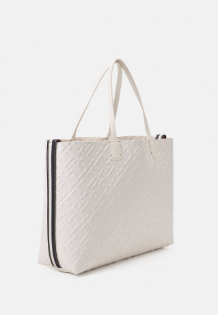 Tommy Hilfiger ICONIC TOMMY TOTE MONO Tote bag weathered white ICONIC TOMMY TOTE MONO Сумка-тоут выветрившийся белый