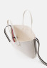 Tommy Hilfiger ICONIC TOMMY TOTE MONO Tote bag weathered white ICONIC TOMMY TOTE MONO Сумка-тоут выветрившийся белый