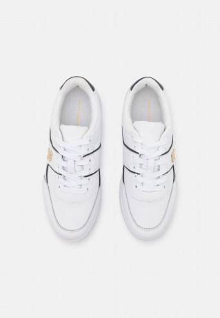 Tommy Hilfiger PREP COURT  Trainers white/raw blue ПОДГОТОВИТЕЛЬНАЯ СУДА Тренеры белый/синий