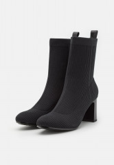 Tommy Hilfiger FEMININE ESSENTIAL KNIT Classic ankle boots black FEMININE ESSENTIAL KNIT Классические ботильоны черный