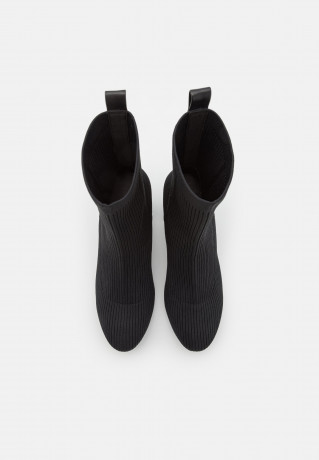 Tommy Hilfiger FEMININE ESSENTIAL KNIT Classic ankle boots black FEMININE ESSENTIAL KNIT Классические ботильоны черный