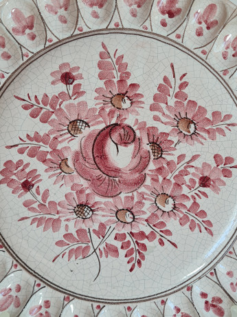 Тарелка декоративная винтажная Im Stil Karlsruhe с розовым цветочным декором, эффект кракелюра, керамика, 25 см, Германия, 1960-70гг.