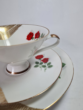 Mitterteich Bavaria Чайное трио "Красные розы" с позолоченным узором на белом фарфоре, Германия, 1960-70гг.