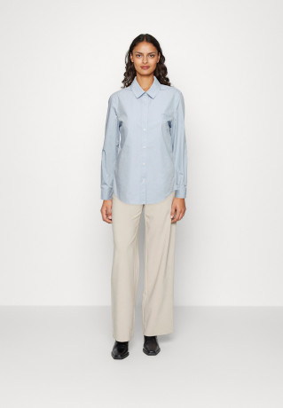Tommy Hilfiger REGULAR Button-down blouse breezy blue REGULAR Блузка на пуговицах свежий синий