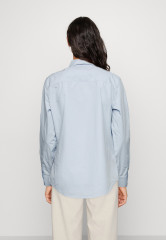 Tommy Hilfiger REGULAR Button-down blouse breezy blue REGULAR Блузка на пуговицах свежий синий