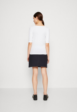 Tommy Hilfiger MODERN CO EA V-NK SLV Basic T-shirt optic white MODERN CO EA V-NK SLV Базовая футболка оптический белый