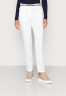 Tommy Hilfiger HAILEY PANT Chinos optic white БРЮКИ HAILEY Брюки чинос оптический белый