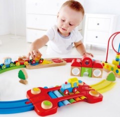 HAPE Regenbogen-Puzzle Eisenbahnset Набор радужных поездов-пазлов