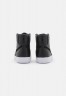 Nike Sportswear BLAZER MID 77 Sneaker high black/white BLAZER MID 77 Высокие кроссовки женские черно-белый