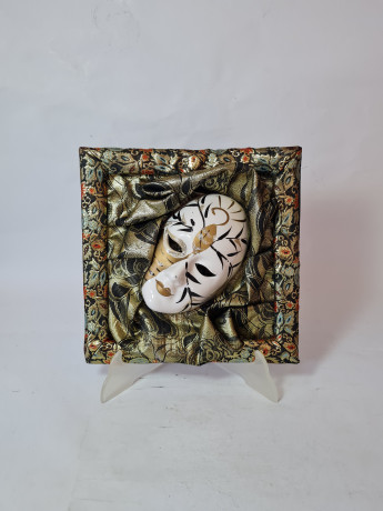 Панно винтажное "Маска" в красочной раме, текстиль / объемное декорирование, 22.5 х 22.5 см, Германия, 1960-70гг.