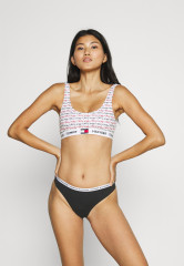 Tommy Hilfiger ESSENTIALS 3 PACK  Thong medium grey htr/white/black НАБОР ESSENTIALS 3 стринги средне-серый htr/белый/черный