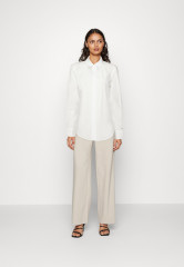 Tommy Hilfiger REGULAR Button-down blouse optic white REGULAR Блузка на пуговицах оптический белый