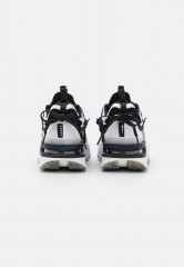 Nike Sportswear AIR MAX FURYOSA Sneaker low black/summit white AIR MAX FURYOSA — Низкие кроссовки женские черный/высокобелый