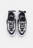 Nike Sportswear AIR MAX FURYOSA Sneaker low black/summit white AIR MAX FURYOSA — Низкие кроссовки женские черный/высокобелый
