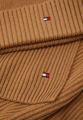 Tommy Hilfiger ESSENTIAL BEANIE SCARF UNISEX SET Beanie countryside khaki ESSENTIAL BEANIE SCARF UNISEX SET Beanie загородный хаки