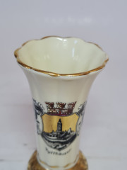 Ваза винтажная на ножках Wilheim, белый фарфор с обильной позолотой и изображением г. Киффхойзер, 10 x 5 см, Германия, 1960-70гг.