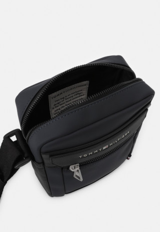 Tommy Hilfiger MINI REPORTER Across body bag space blue MINI REPORTER Сумка через плечо космический синий