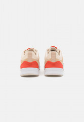 Tommy Hilfiger RUNNER WITH HEEL DETAIL Trainers sugarcane БЕГУНЫ С ДЕТАЛЯМИ НА КАБЛУ Кроссовки сахарный тростнк